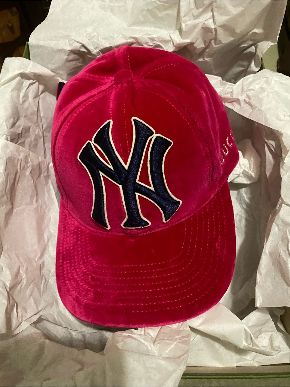 GUCCI YANKEE VELVET RED BASEBALL CAP